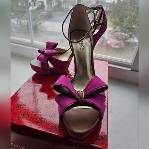 Guess GWSABRILLE2 suade/leather pink heels with bows and buckles. Size 8.5